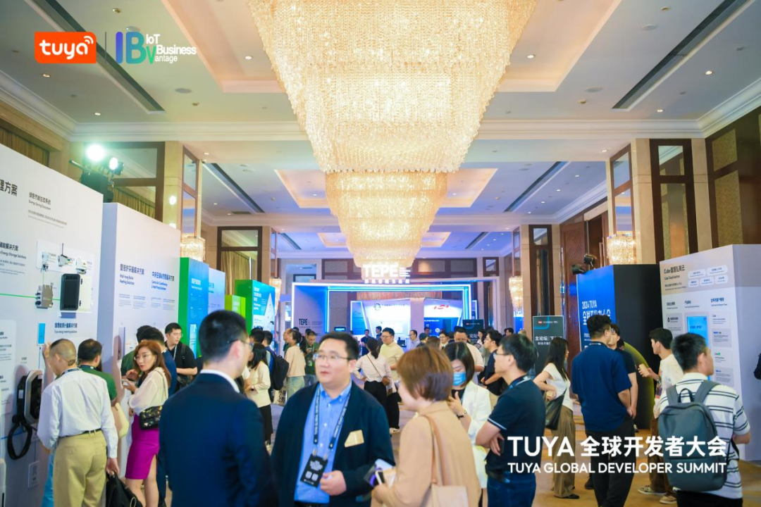 展会吸引众多参观者