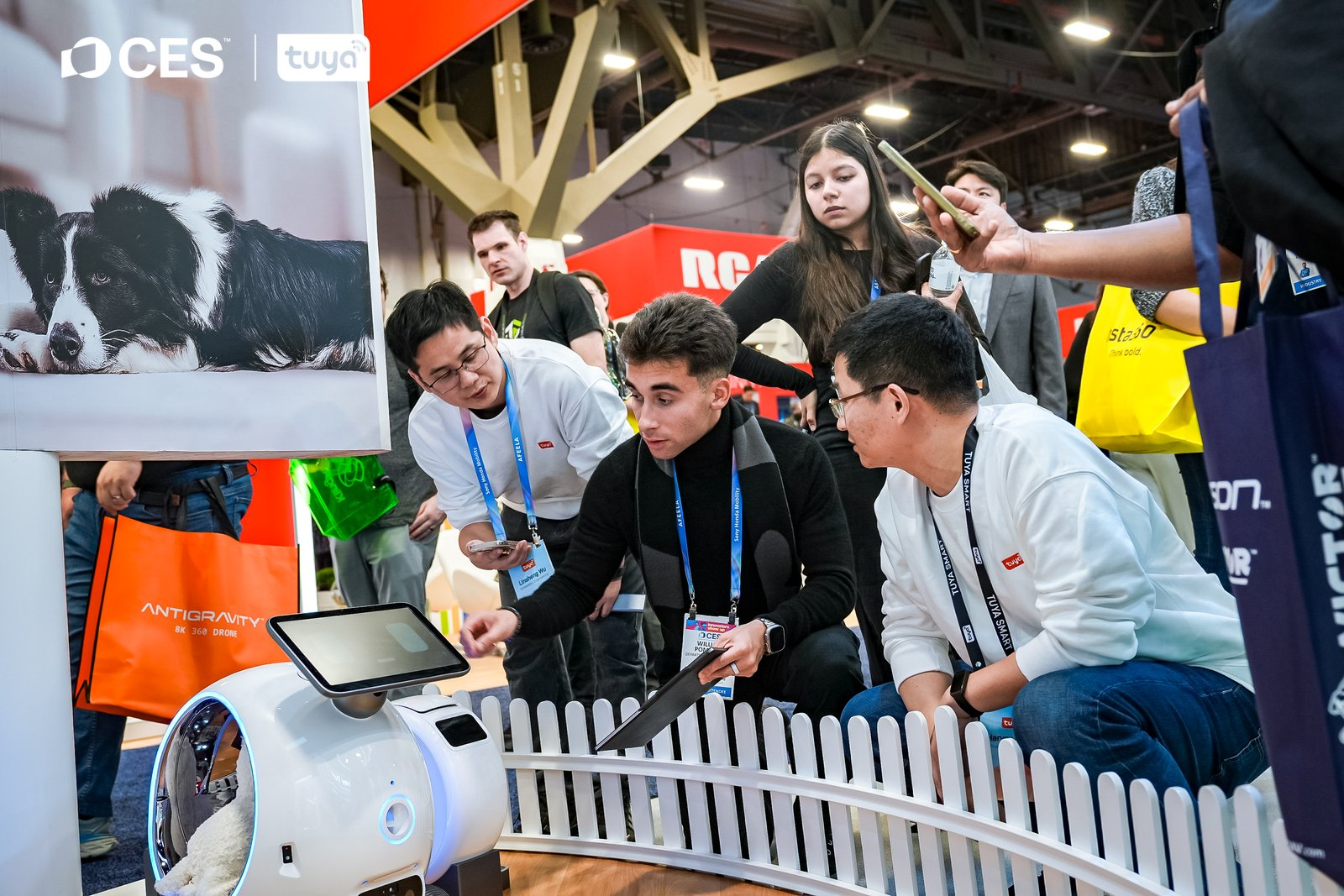 【参观者与Aura互动】