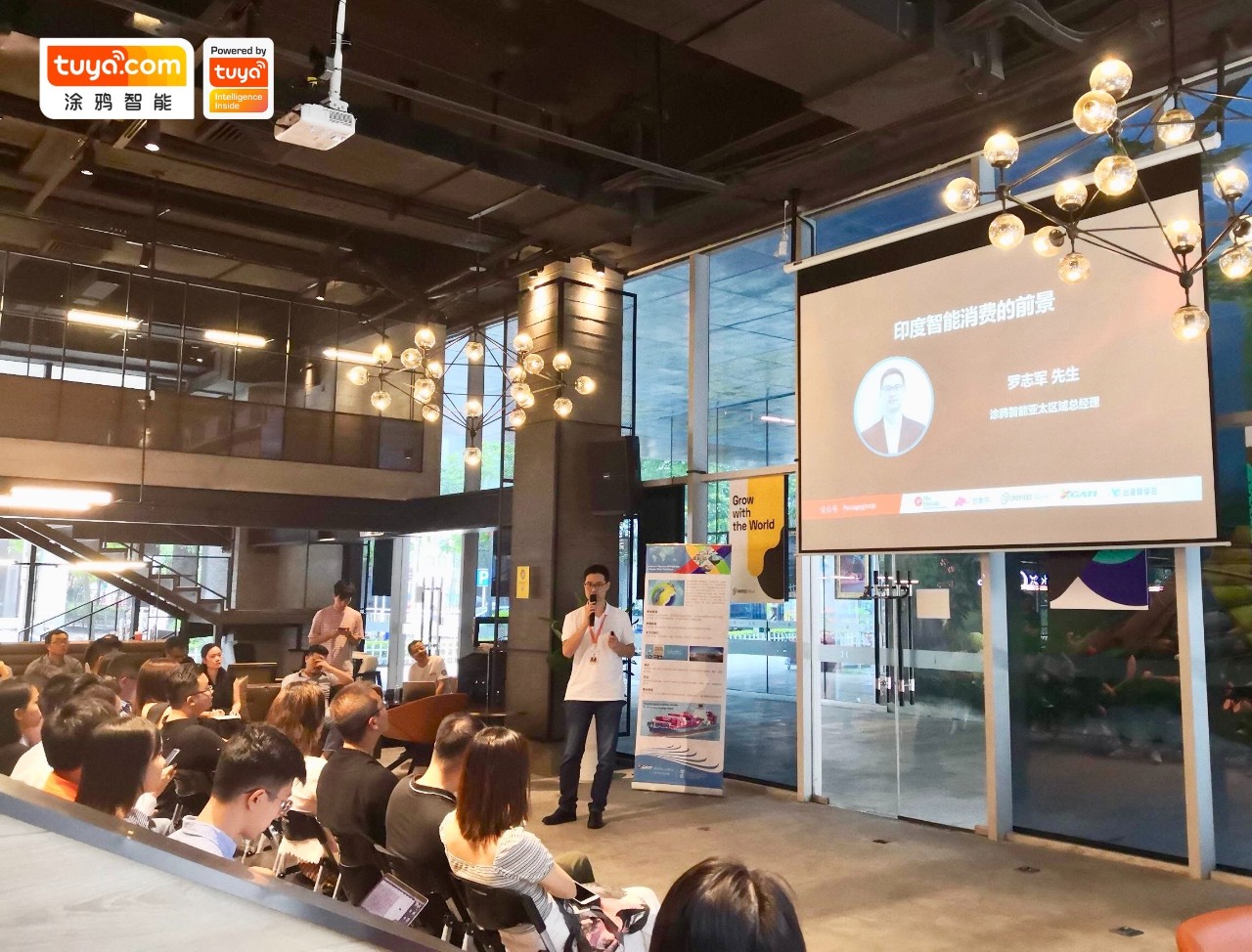 涂鸦智能亚太区域总经理罗志军进行分享