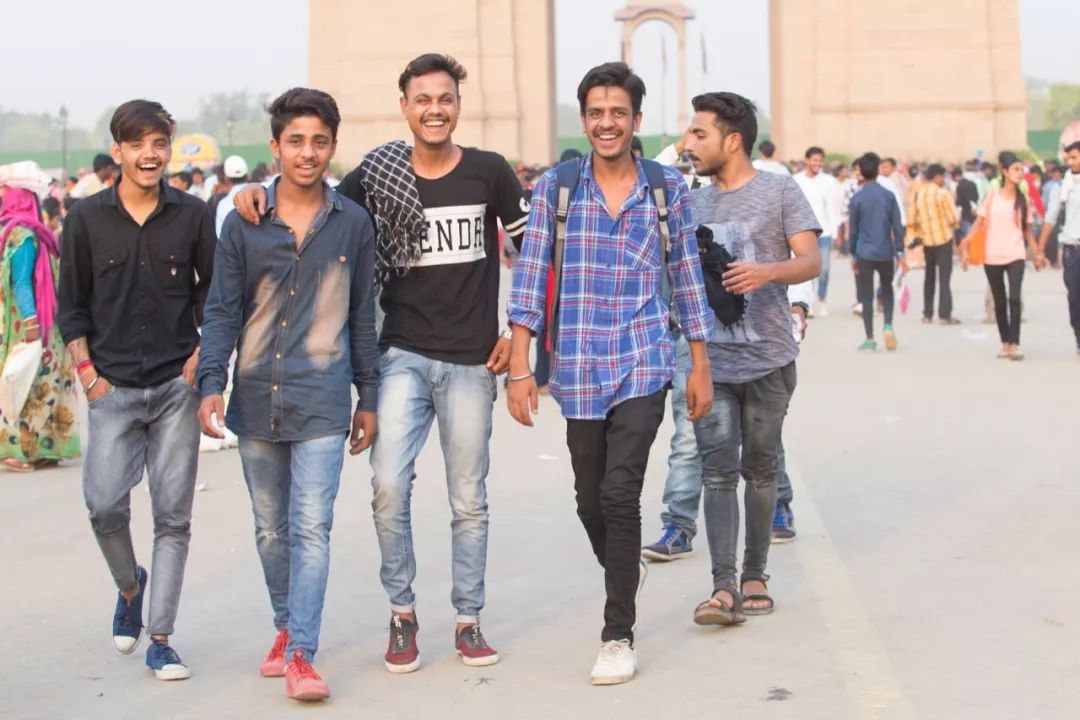 印度国民平均年龄仅27岁，年轻人对于科技事物接受度高