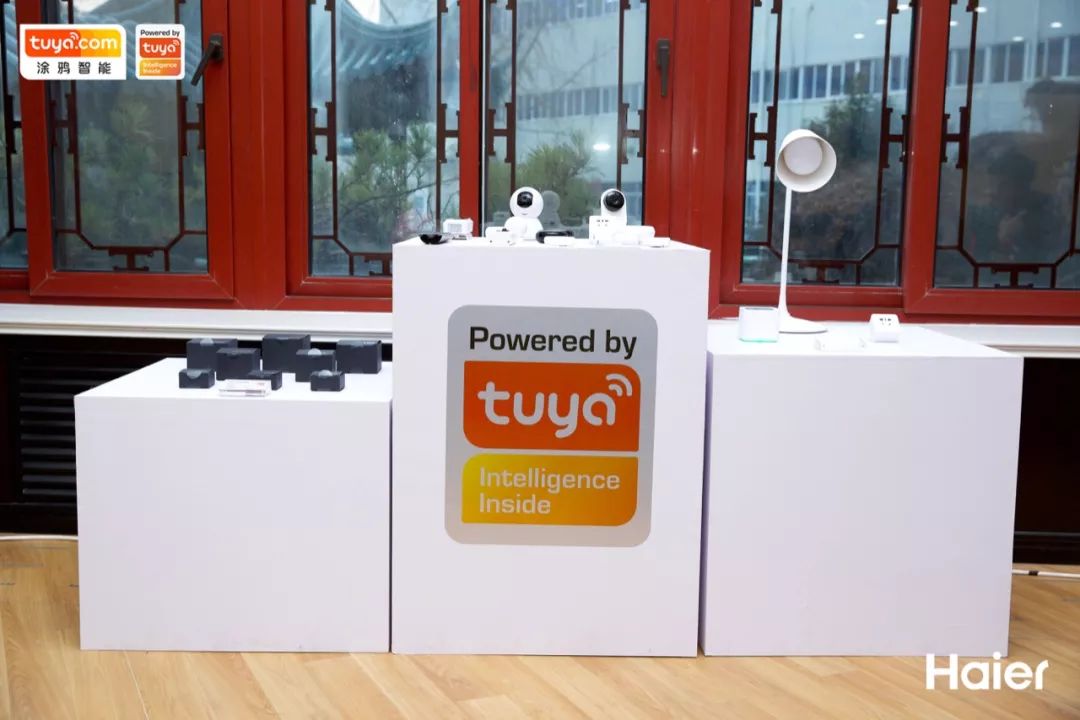 Powered by Tuya展台