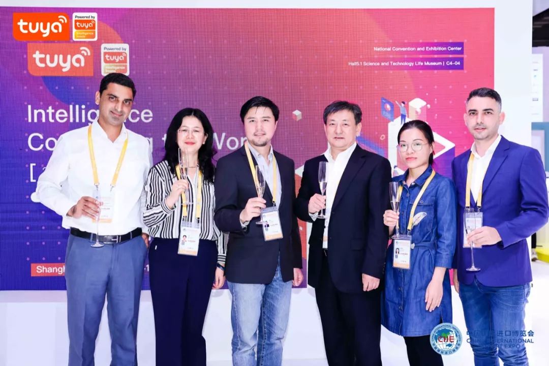 出席本次涂鸦日活动嘉宾合影